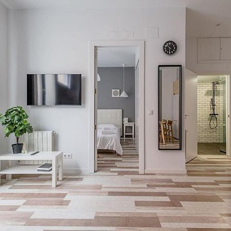 Lovely 2-Bed Flat In Tetuan By Sharingco. Мадрид Екстериор снимка